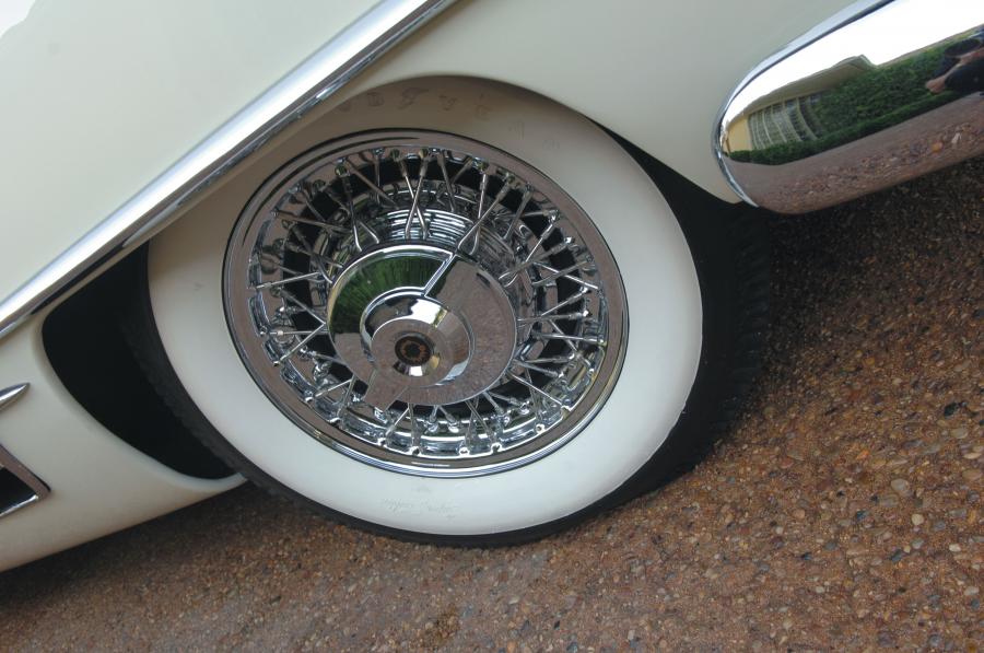 Колеса Dual-Ghia Convertible 1957 года  (фото 17 из 60)